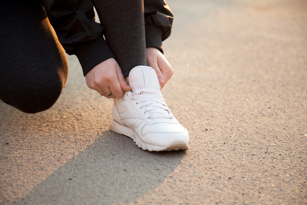 Uniwersalność i komfort użytkowania podstawowymi zaletami asortymentu sneakersów